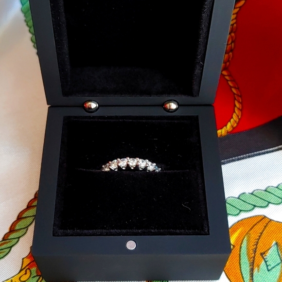 Size 6, 2.42 total cts Diamond Nexus white gold eternity band with original box - Picture 5 of 7